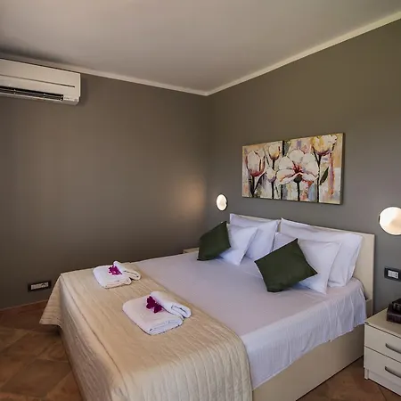 Ferienhaus Villas Amantea- Four Villas With Big Pool And Infinity Pool *